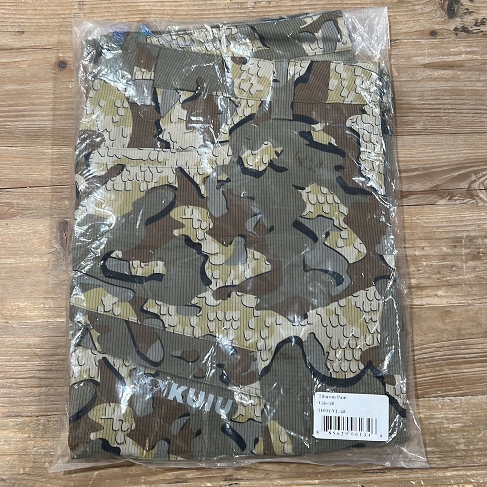 New in packaging men’s hunting pants